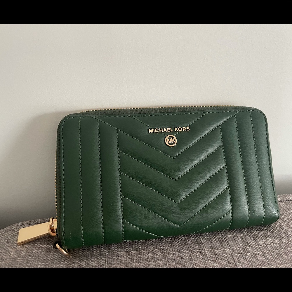 Michael Kors leather wallet. - Picture 1 of 3